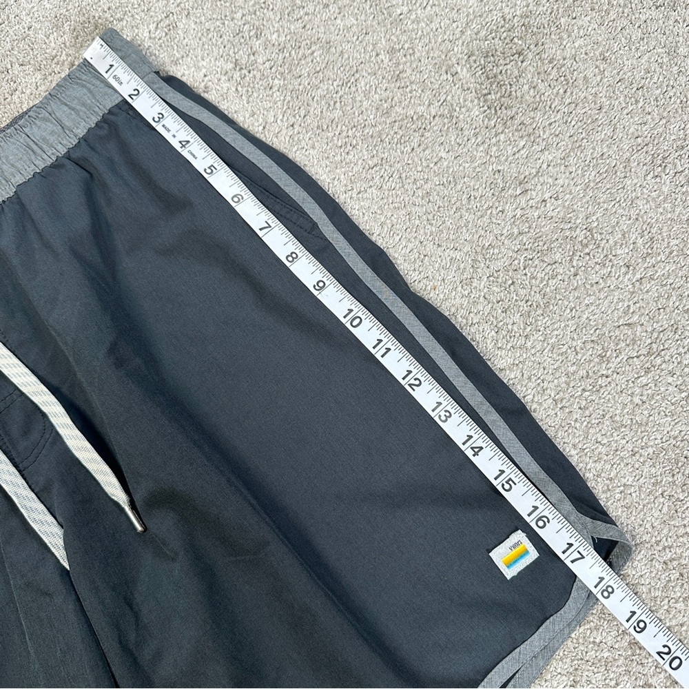 SOLD | Vuori Men’s Banks Shorts Pull On 7” Unlined Athletic in Black Gray XL - Picture 12 of 14
